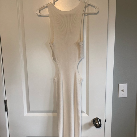 Abercrombie & Fitch | Elevated Knit Side Cutout Midi Dress - Picture 6 of 8